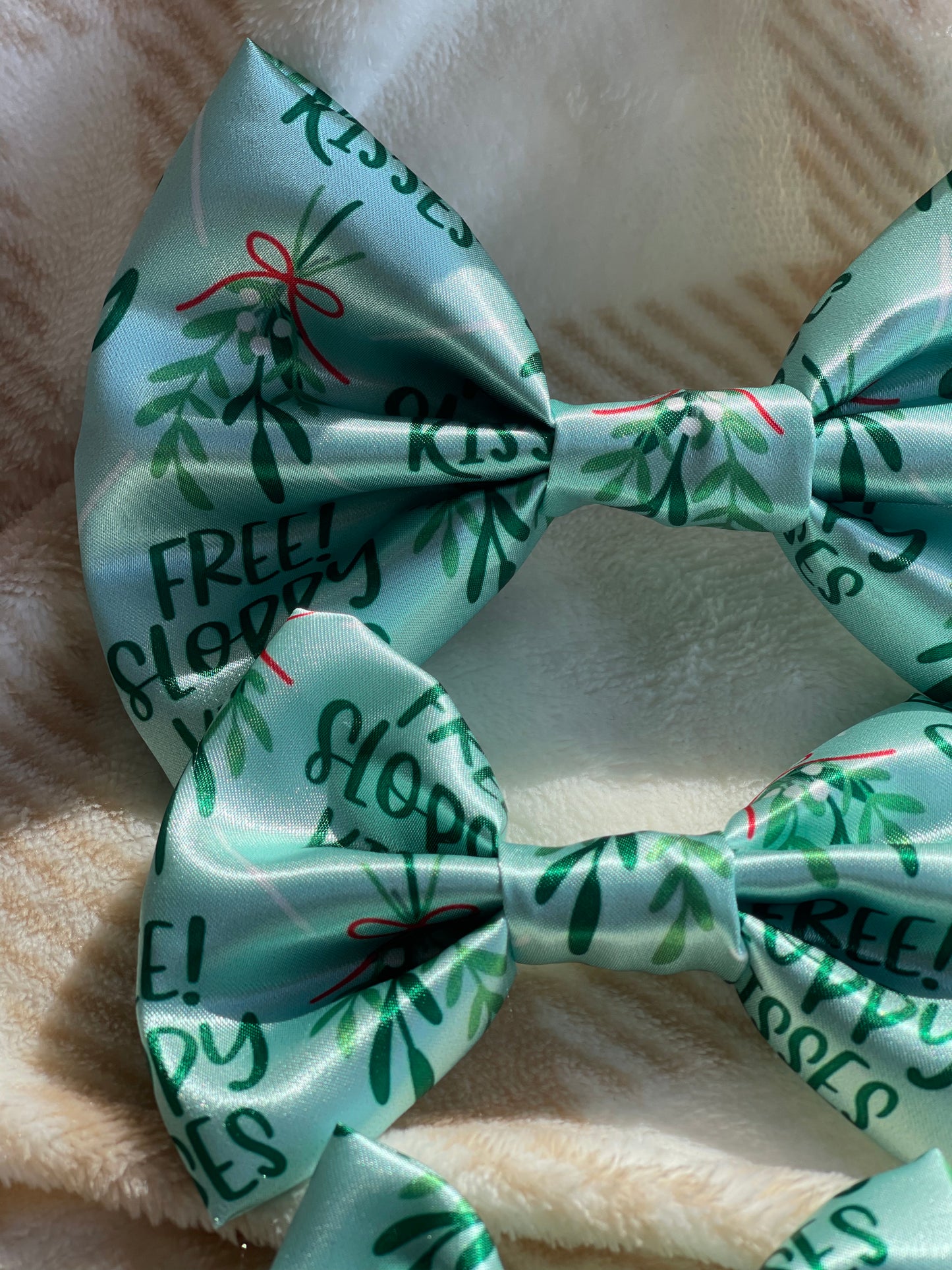 Sloppy kisses SATIN Bow-Tie